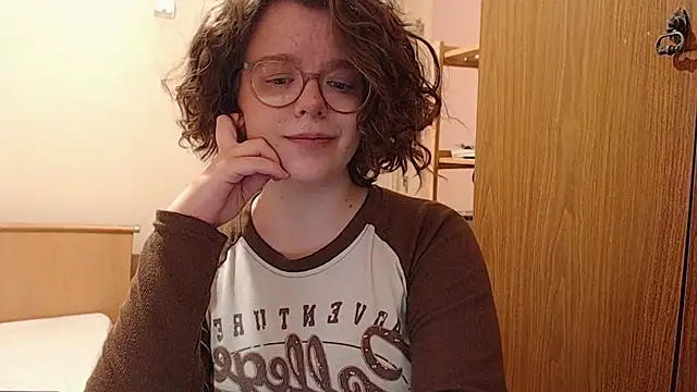 Snapshot of Chmiri_cb chatting on February 9, 9:26 am Chmiri cb online show from February 9, 9:26 am