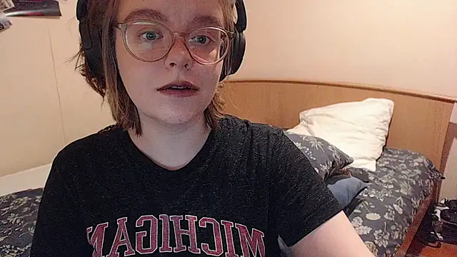 Snapshot of Chmiri_cb chatting on November 25, 1:44 pm Chmiri cb online show from November 25, 1:44 pm