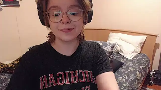 Snapshot of Chmiri_cb chatting on November 29, 11:13 am Chmiri cb online show from November 29, 11:13 am