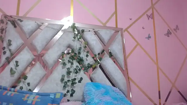 nadescomthxx online show from February 11, 6:40 am