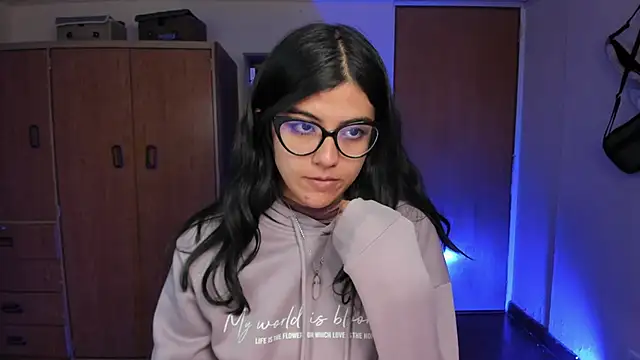 Snapshot of valerie__skyy chatting on January 24, 1:24 am valerie skyy online show from January 24, 1:24 am