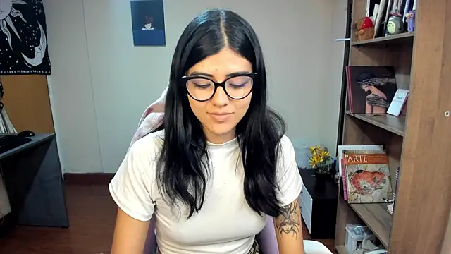 Snapshot of valerie__skyy chatting on February 26, 2:48 am valerie skyy online show from February 26, 2:48 am