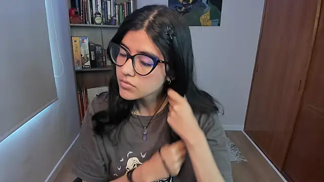 Snapshot of valerie__skyy chatting on December 3, 11:30 am valerie skyy online show from December 3, 11:30 am