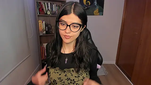 Snapshot of valerie__skyy chatting on December 19, 3:02 am valerie skyy online show from December 19, 3:02 am