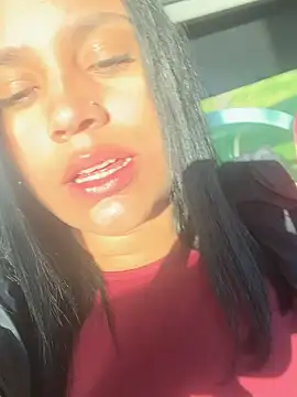 pamela anderson  online show from December 22, 11:33 am