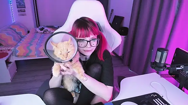 Yumi Youkai online show from April 15, 3:52 pm