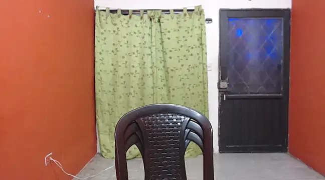 Snapshot of LAURA_CRAIZY chatting on December 11, 3:35 am LAURA CRAIZY online show from December 11, 3:35 am