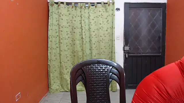 Snapshot of LAURA_CRAIZY chatting on January 7, 5:01 am LAURA CRAIZY online show from January 7, 5:01 am