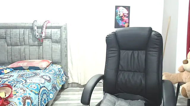 Snapshot of LAURA_CRAIZY chatting on November 12, 3:18 am LAURA CRAIZY online show from November 12, 3:18 am