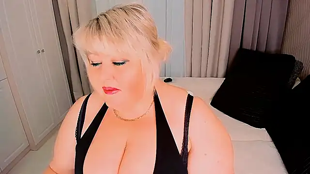 Snapshot of BIGTITSBBW chatting on January 29, 7:00 pm BIGTITSBBW online show from January 29, 7:00 pm