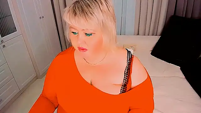 Snapshot of BIGTITSBBW chatting on February 2, 5:26 pm BIGTITSBBW online show from February 2, 5:26 pm