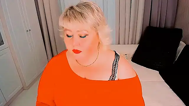 Snapshot of BIGTITSBBW chatting on February 3, 6:39 pm BIGTITSBBW online show from February 3, 6:39 pm