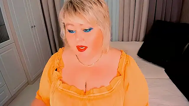 Snapshot of BIGTITSBBW chatting on February 5, 7:20 pm BIGTITSBBW online show from February 5, 7:20 pm