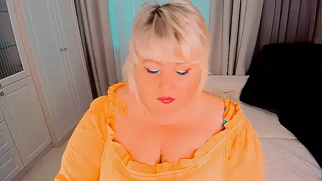 Snapshot of BIGTITSBBW chatting on September 9, 1:10 pm BIGTITSBBW online show from September 9, 1:10 pm