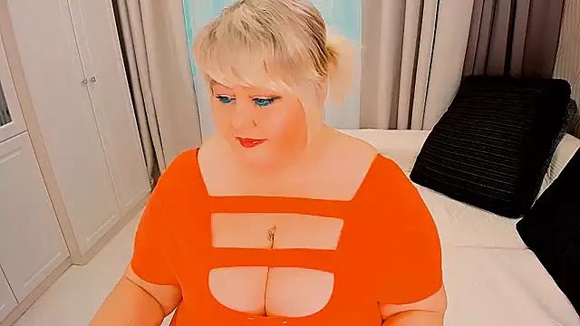 Snapshot of BIGTITSBBW chatting on October 8, 12:14 pm BIGTITSBBW online show from October 8, 12:14 pm