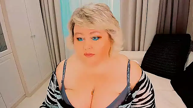Snapshot of BIGTITSBBW chatting on October 11, 12:26 pm BIGTITSBBW online show from October 11, 12:26 pm