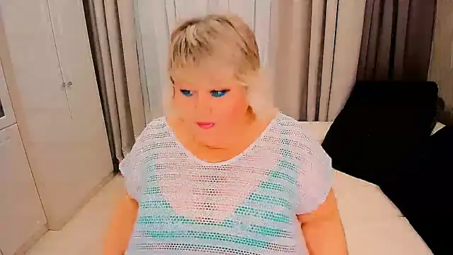 Snapshot of BIGTITSBBW chatting on October 21, 6:41 pm BIGTITSBBW online show from October 21, 6:41 pm