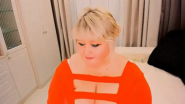 Snapshot of BIGTITSBBW chatting on November 14, 1:54 pm BIGTITSBBW online show from November 14, 1:54 pm