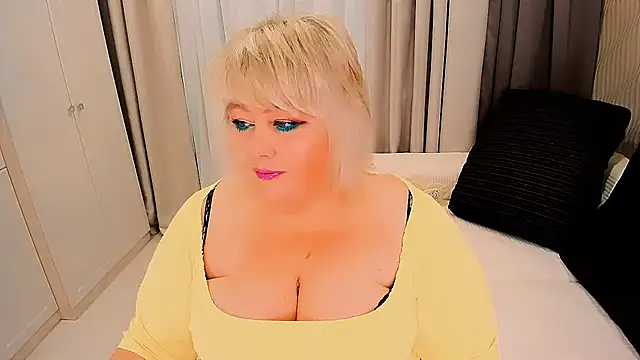Snapshot of BIGTITSBBW chatting on November 16, 1:39 pm BIGTITSBBW online show from November 16, 1:39 pm