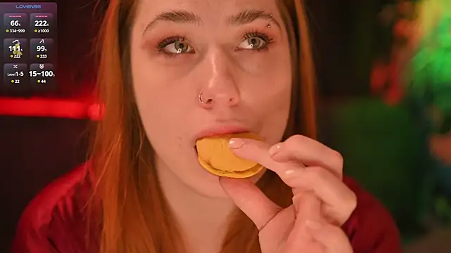 Snapshot of Claudia_and_elon_ chatting on December 12, 12:27 am Claudia and elon online show from December 12, 12:27 am