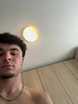 giovanni5281 online show from April 1, 12:17 pm