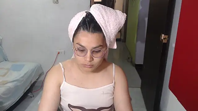 Snapshot of luxury_sex_17 chatting on March 5, 1:42 am luxury sex 17 online show from March 5, 1:42 am