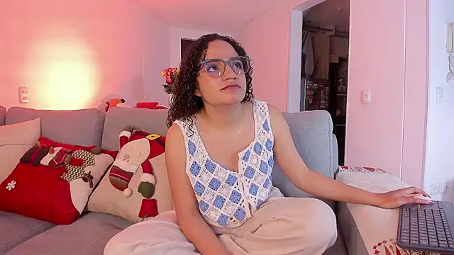 Snapshot of DAHLIA_BROWNIE chatting on December 5, 3:15 am DAHLIA BROWNIE online show from December 5, 3:15 am