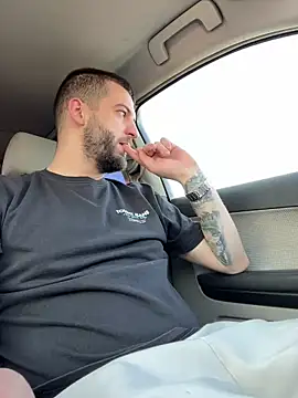 ElChapoGuzman95 online show from February 24, 6:27 am