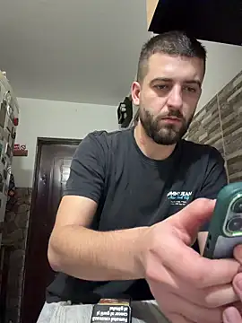 ElChapoGuzman95 online show from December 5, 5:05 am