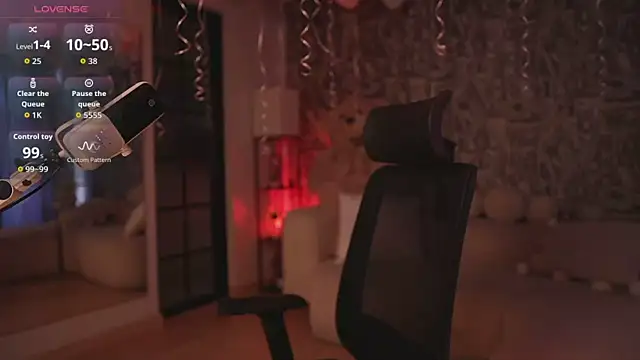 Snapshot of HannahW_ chatting on October 25, 9:20 pm HannahW online show from October 25, 9:20 pm