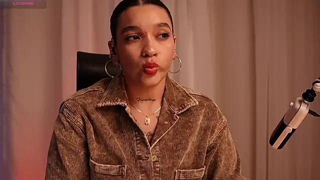 HannahW  online show from February 2, 10:19 pm