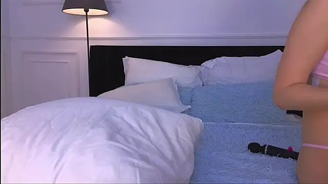 Snapshot of NicoleMarani chatting on December 5, 2:42 am NicoleMarani online show from December 5, 2:42 am