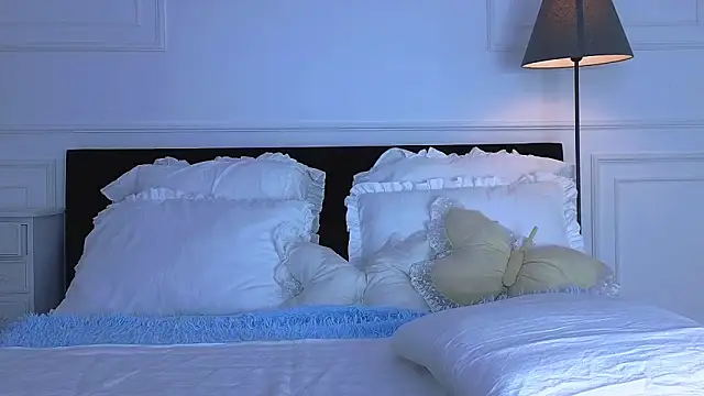 Snapshot of NicoleMarani chatting on February 7, 2:48 am NicoleMarani online show from February 7, 2:48 am