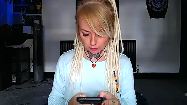 pixiedreadx online show from October 11, 10:47 am