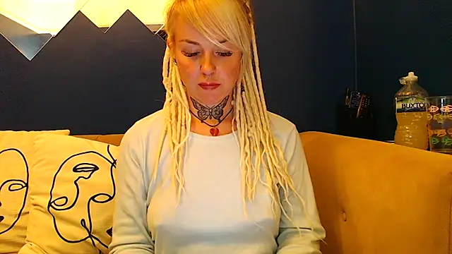 pixiedreadx online show from October 13, 11:05 pm