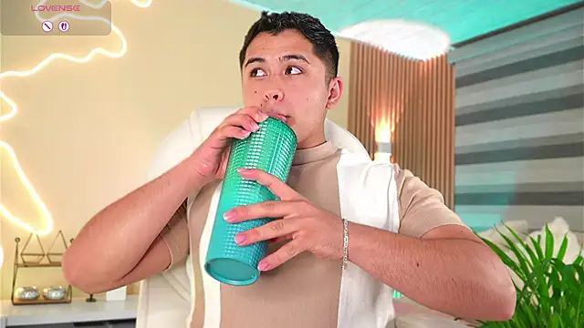 Snapshot of MatiasKorn chatting on November 8, 6:46 am MatiasKorn online show from November 8, 6:46 am