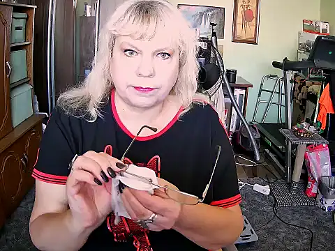 LOLA8888 online show from September 25, 9:35 am