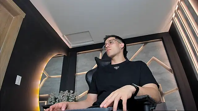 alexgiraldo  online show from January 27, 2:46 pm