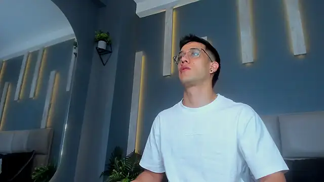 alexgiraldo  online show from February 5, 11:23 am