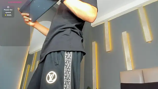 alexgiraldo  online show from February 8, 11:12 am