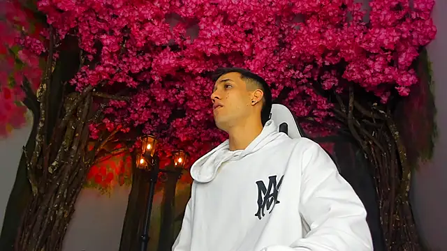 alexgiraldo  online show from February 11, 2:24 pm