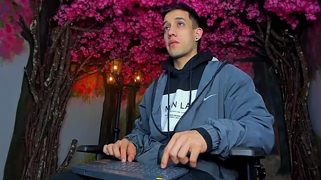 alexgiraldo  online show from February 16, 11:27 am