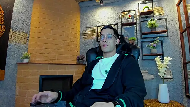 alexgiraldo  online show from February 22, 11:13 am