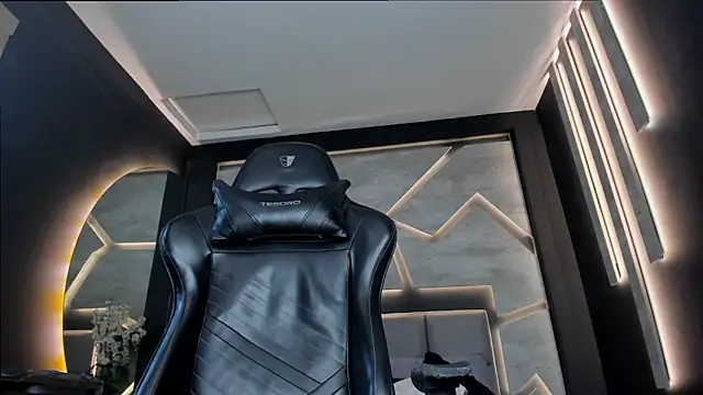 alexgiraldo  online show from February 24, 8:36 pm