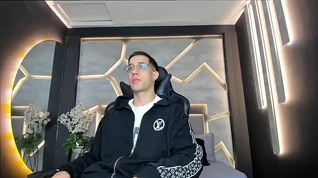 alexgiraldo  online show from February 28, 11:14 am