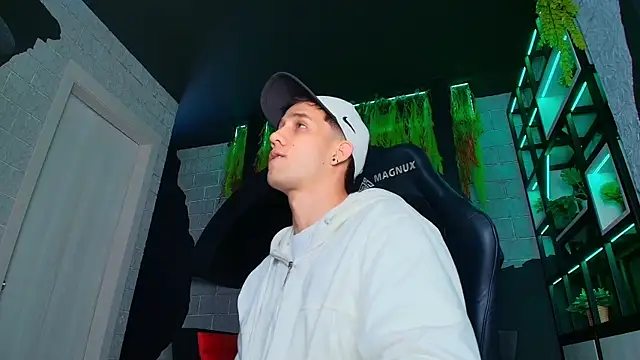 alexgiraldo  online show from March 18, 2:37 pm