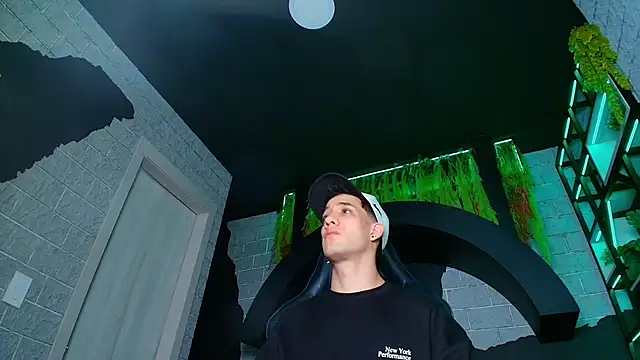 alexgiraldo  online show from March 19, 11:17 am