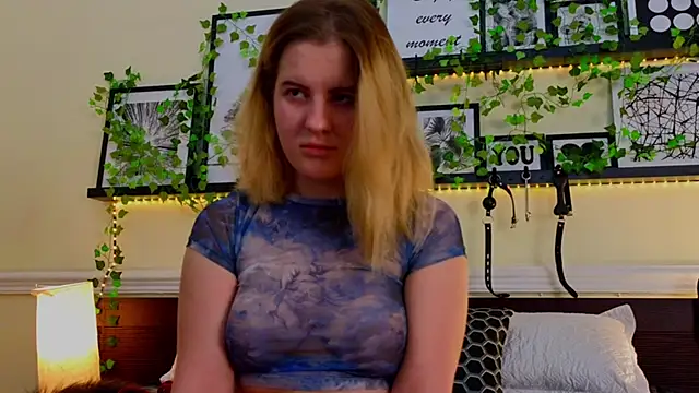 EvaTyrell online show from December 4, 11:35 pm