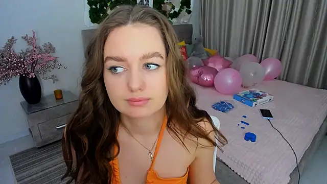 MiracleCurly online show from February 23, 7:38 pm