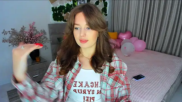 MiracleCurly online show from March 5, 7:27 pm